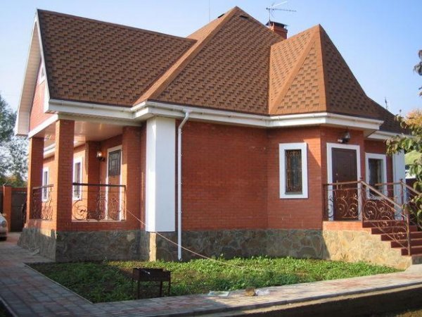 Будівництво цегляних будинків: переваги та недоліки